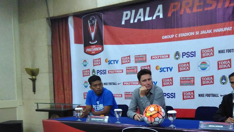Pelatih Persiba Balikpapan,Timo Scheunemann dalam konferensi pers. Copyright: &copy; Muhammad Ginanjar/INDOSPORT
